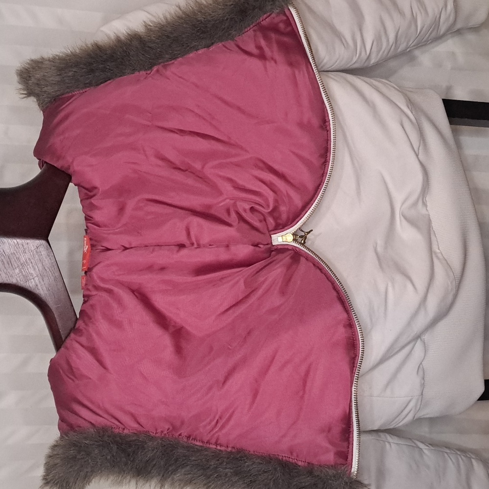 White Puma Jacket with Pink Lining and Faux Fur Trim Size Small - Picture 9 of 9